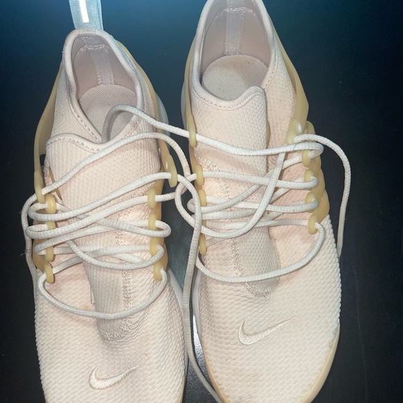 Nike Air Presto Pink Athletic Shoes for Women - Picture 2 of 3